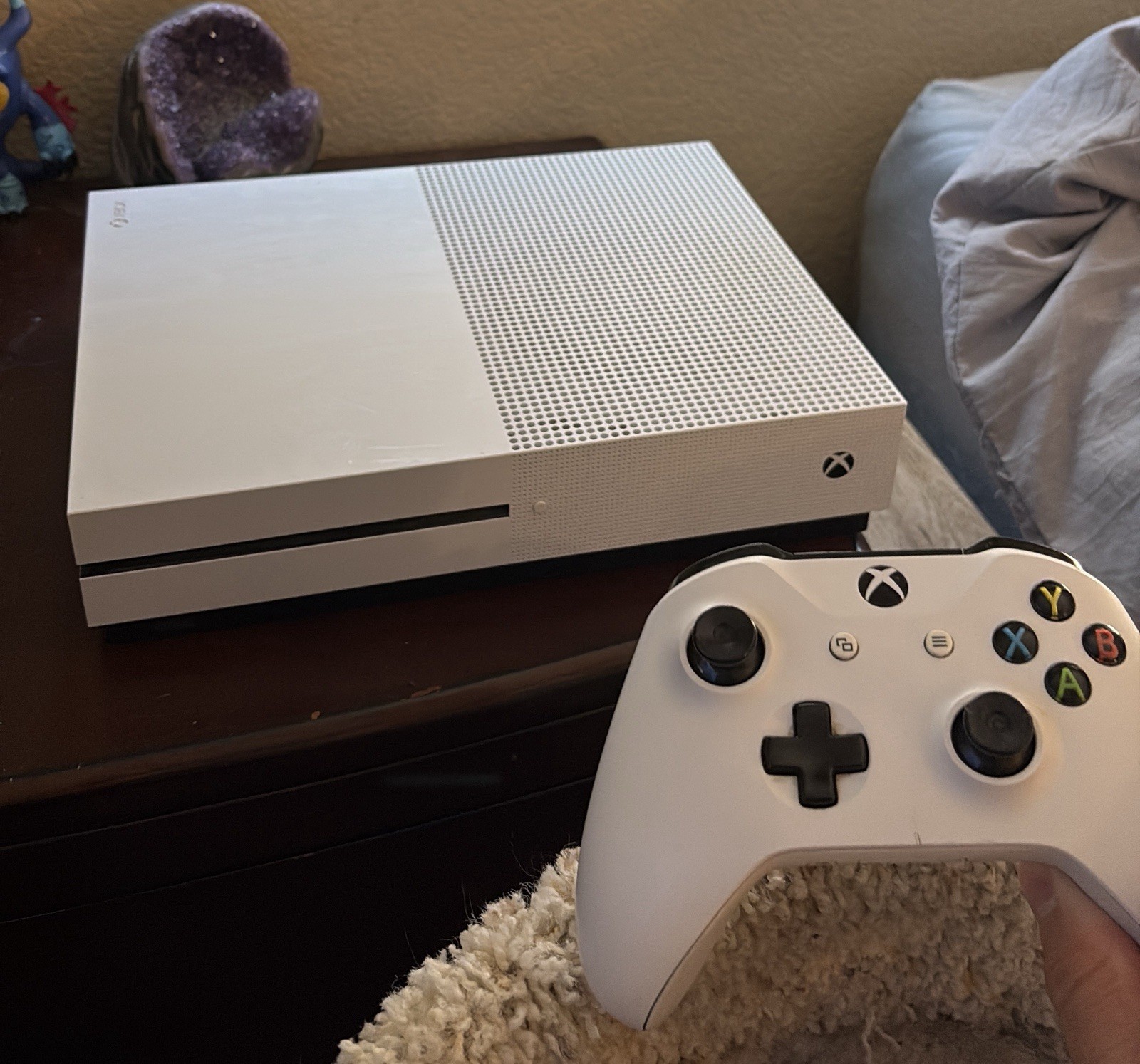 Microsoft Xbox One S 1TB White 4K Wi-Fi HDMI USB-A Region Free w/ Controller