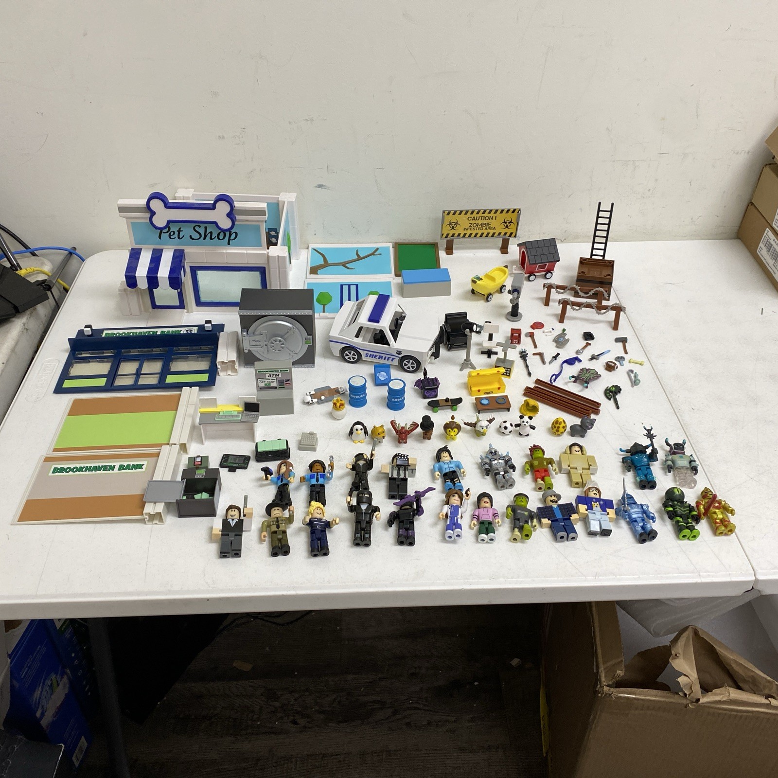 Roblox Figures & Accessories Huge Mixed Lot Weapons Pets Sets Random Bundle