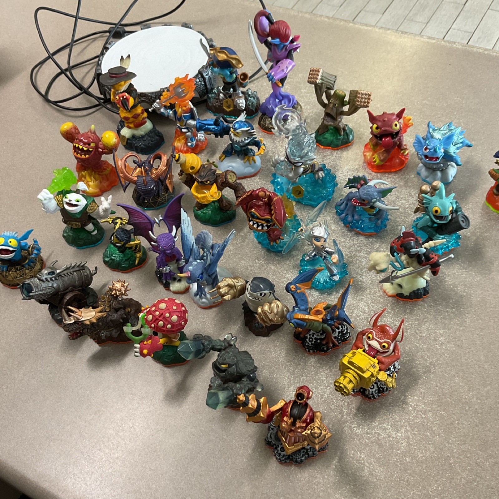 31x Skylanders Character Figure Pack Lot with Portal Accessory, Spyro.