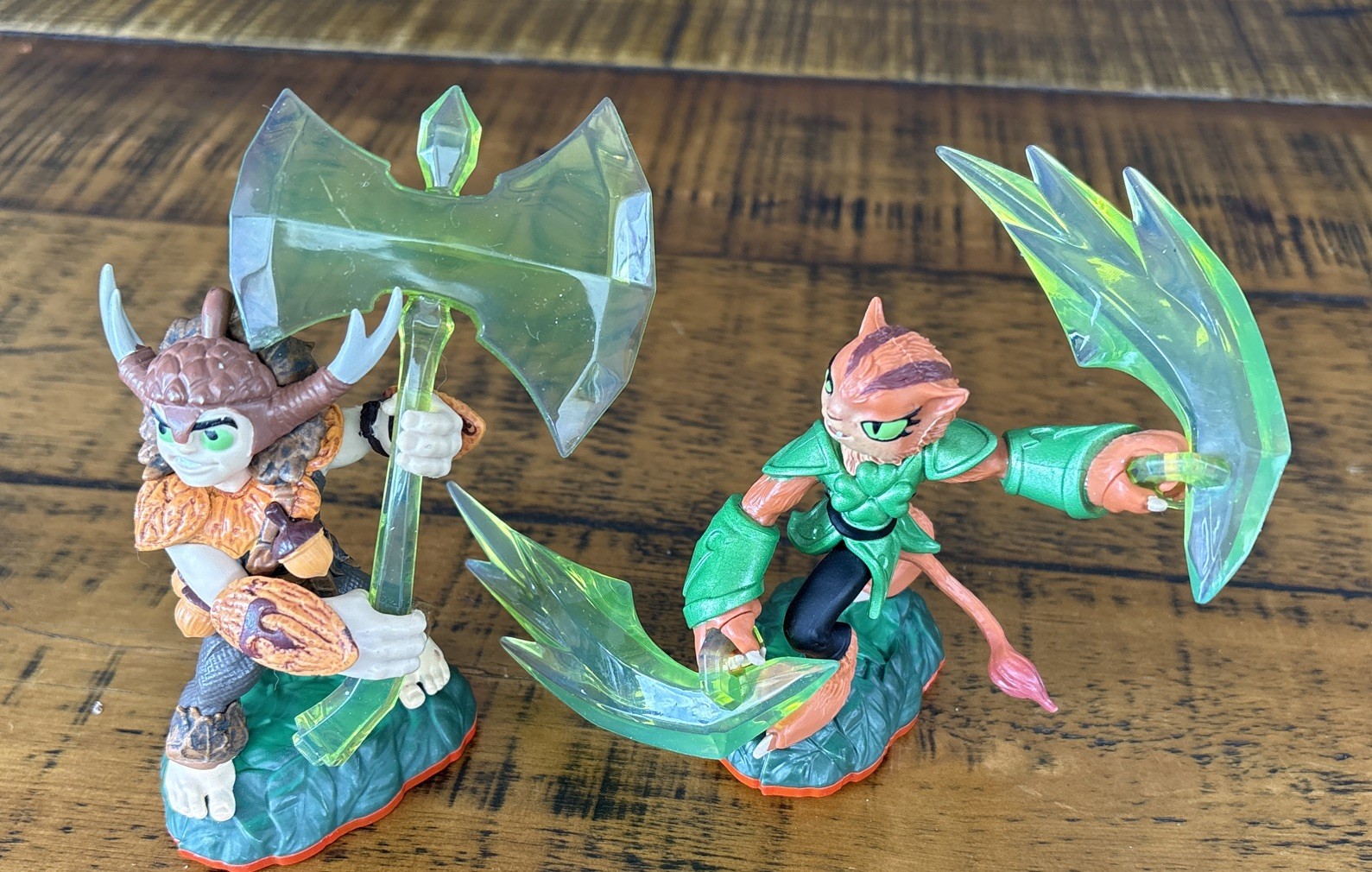 Skylanders Trap Team Trap Masters Bushwhack & Tuff Luck Figures