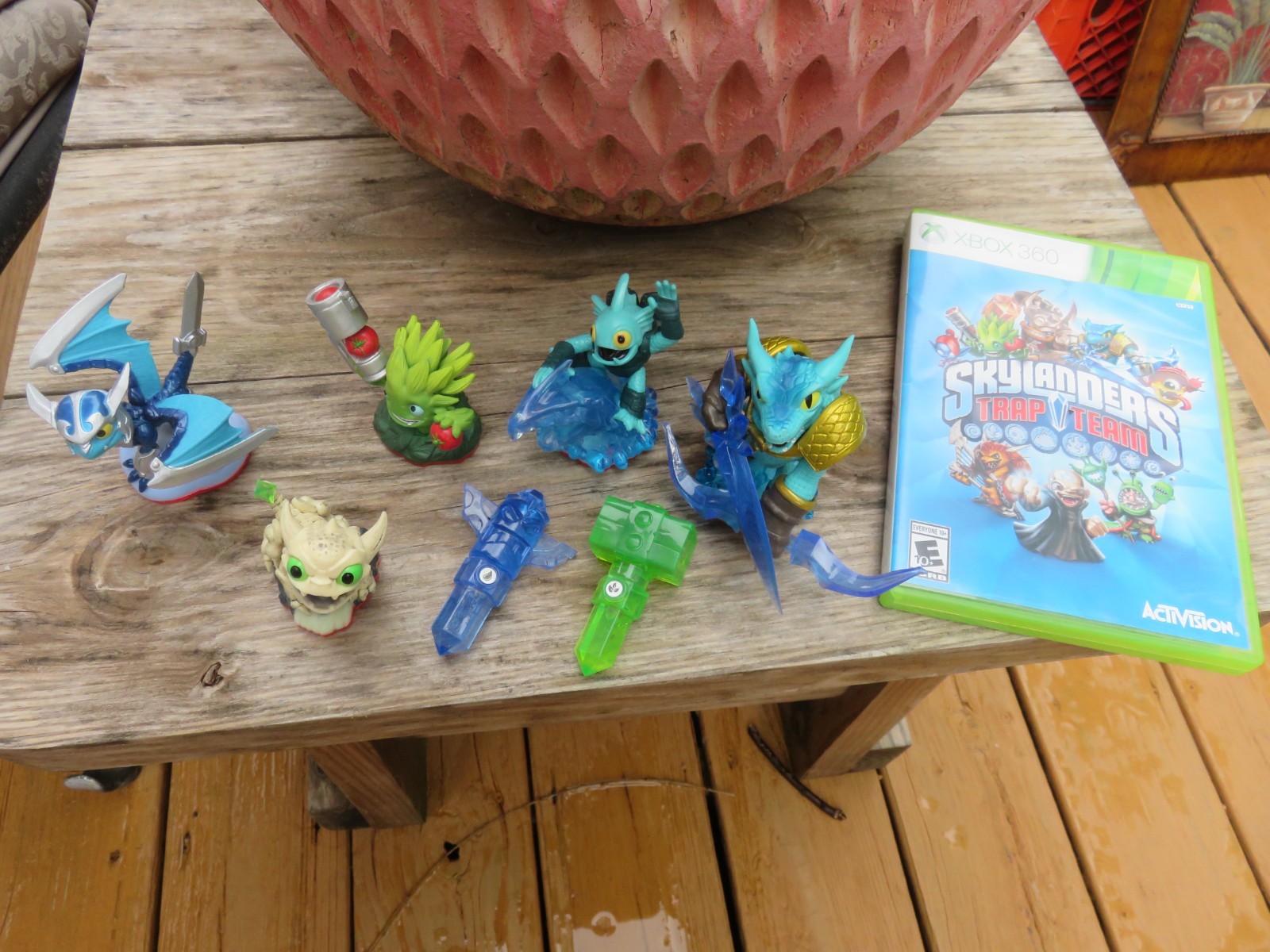 Skylanders Trap Team Set w Portal, Disc, and 5 Characters, 2 Traps.