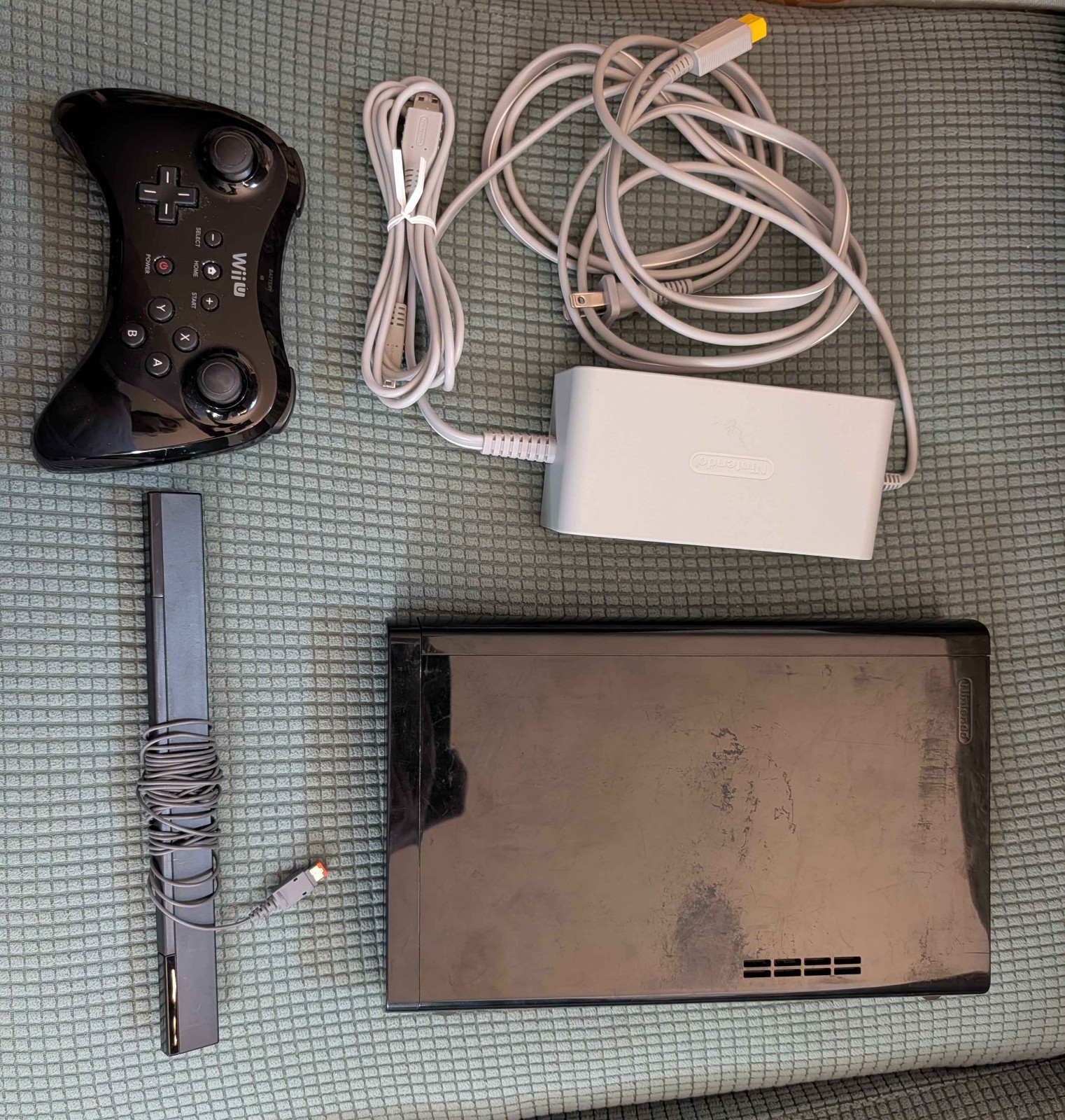 Nintendo Wii U Console w/ Pro Controller, Sensor Bar, AC Adapter, & Smash Bros