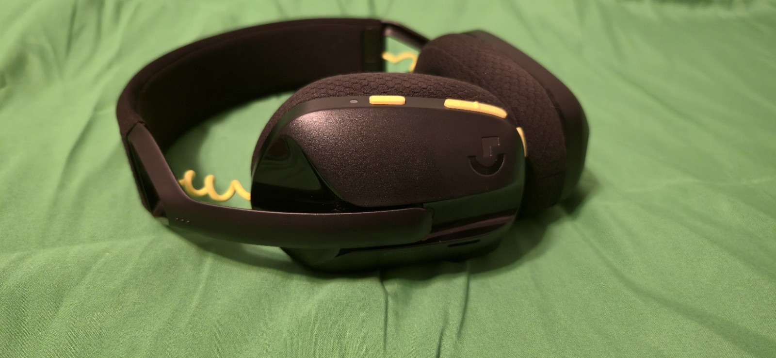 Logitech G435 Wireless Gaming Headset Black/Yellow USB-C Adjustable Headband 6ft