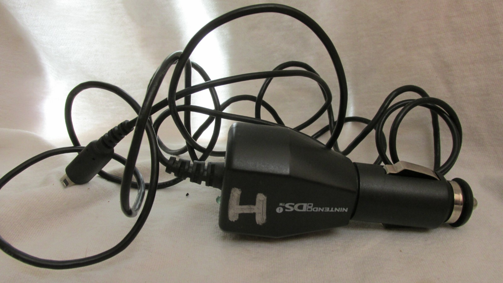 NINTENDO DS OEM GENUINE Plug-In Car Charger Power Adapter DC12V 5.2V 450mA