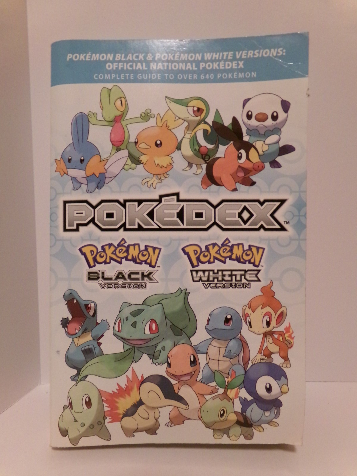Pokémon Black and White Official National Pokédex Guide with Dust Jacket/Map