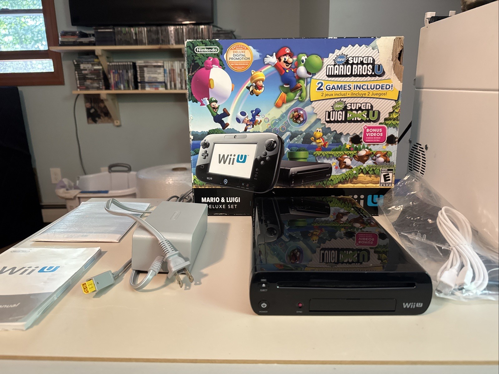 Nintendo Wii U 32GB Mario & Luigi Deluxe Set. Tested. Missing Controller. Clean!