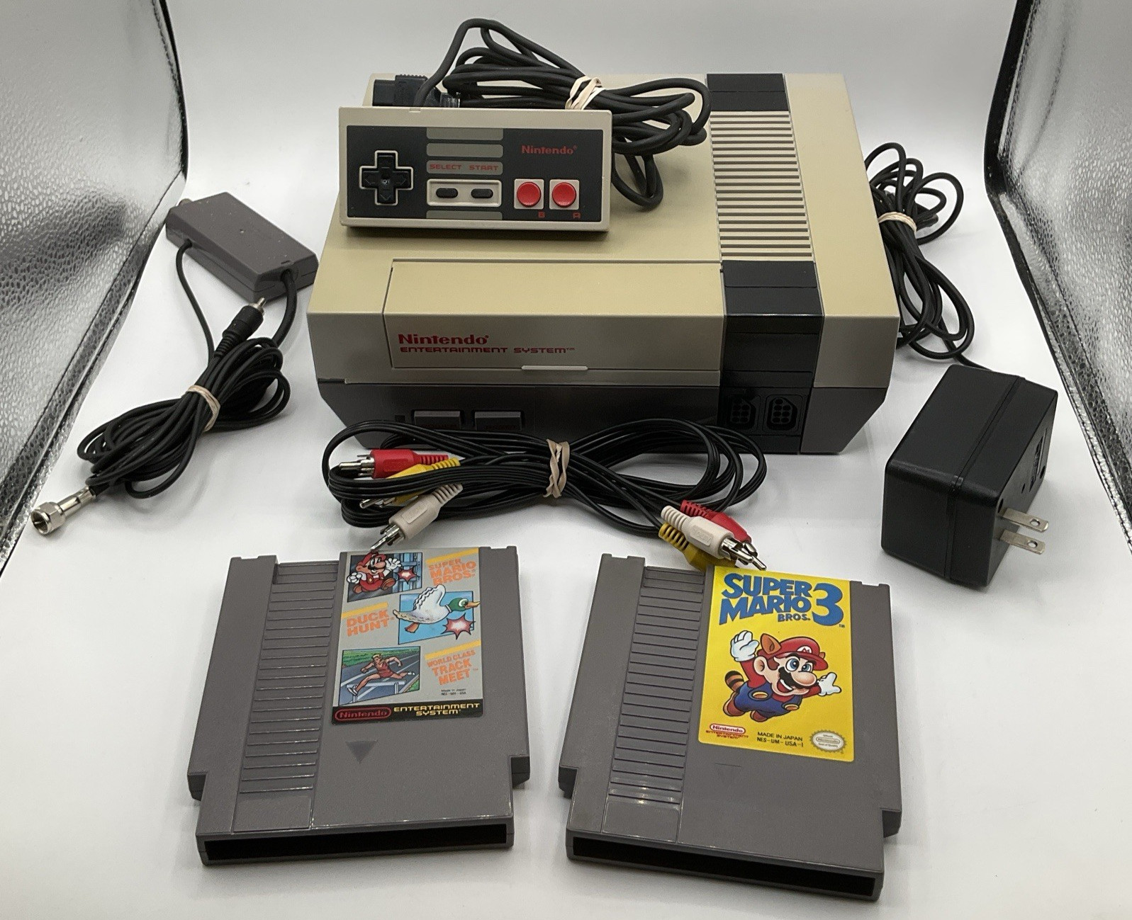Nintendo NES Original Console Bundle Controller Cables & 2 Mario Games Tested