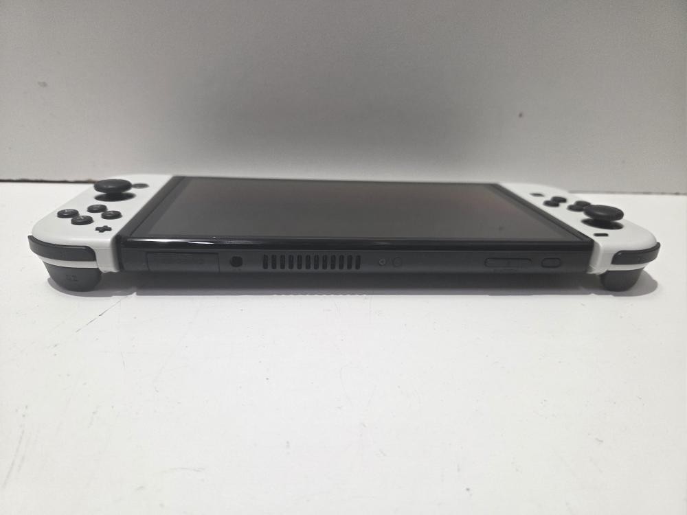 NINTENDO SWITCH OLED MODEL HEG-001 (P22019167)