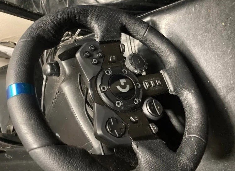 Logitech G923 TRUEFORCE Racing Steering Wheel Compatible with PS4, PS5, PC