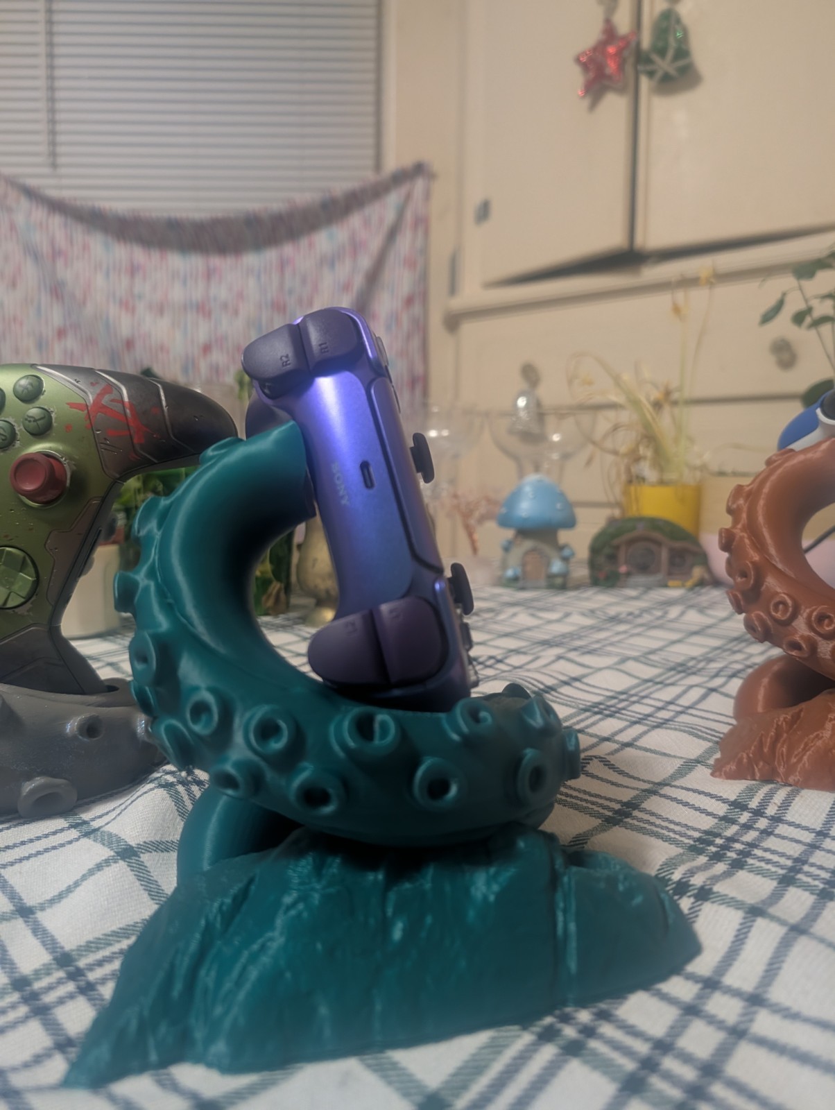 Kraken’s Grip Controller Stand Blue