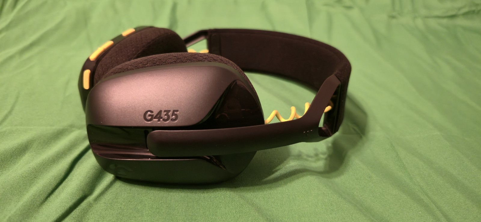 Logitech G435 Wireless Gaming Headset Black/Yellow USB-C Adjustable Headband 6ft