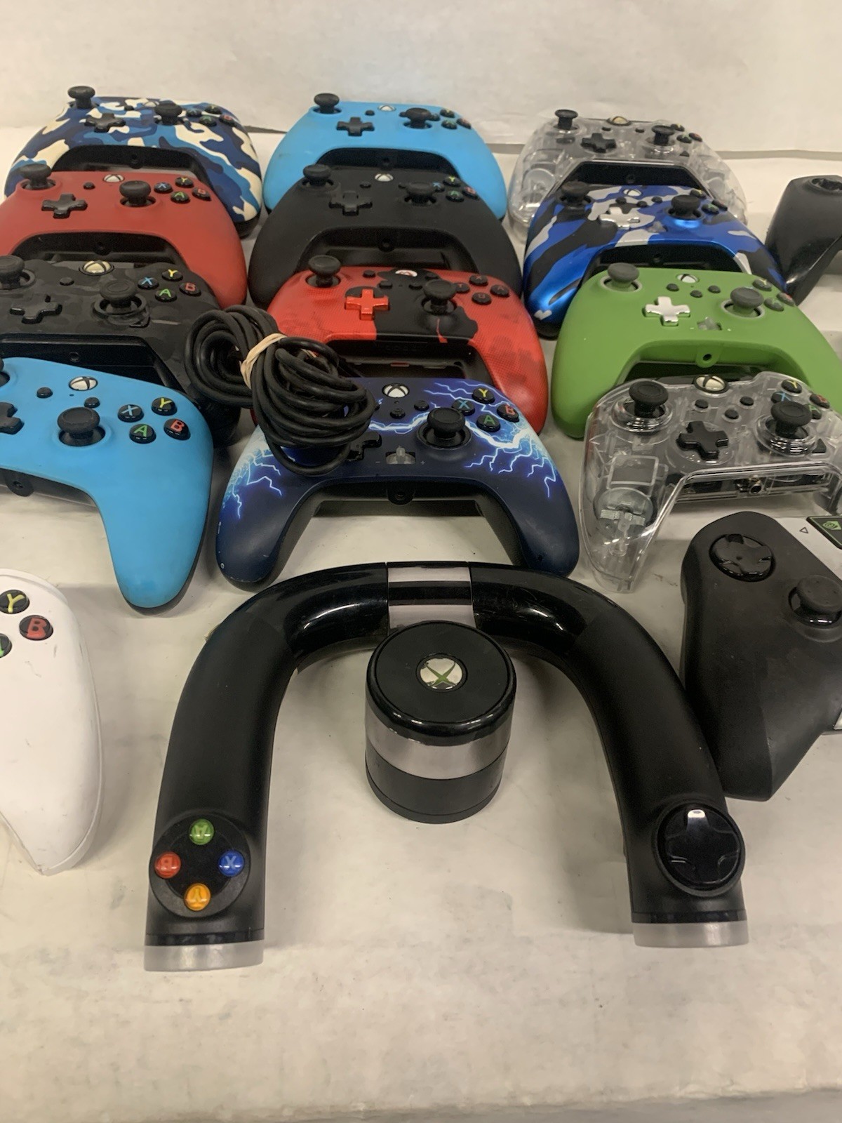 UNBRANDED XBOX ONE REMOTES ALL UNTESTED NOT WORKING FOR PARTS !!