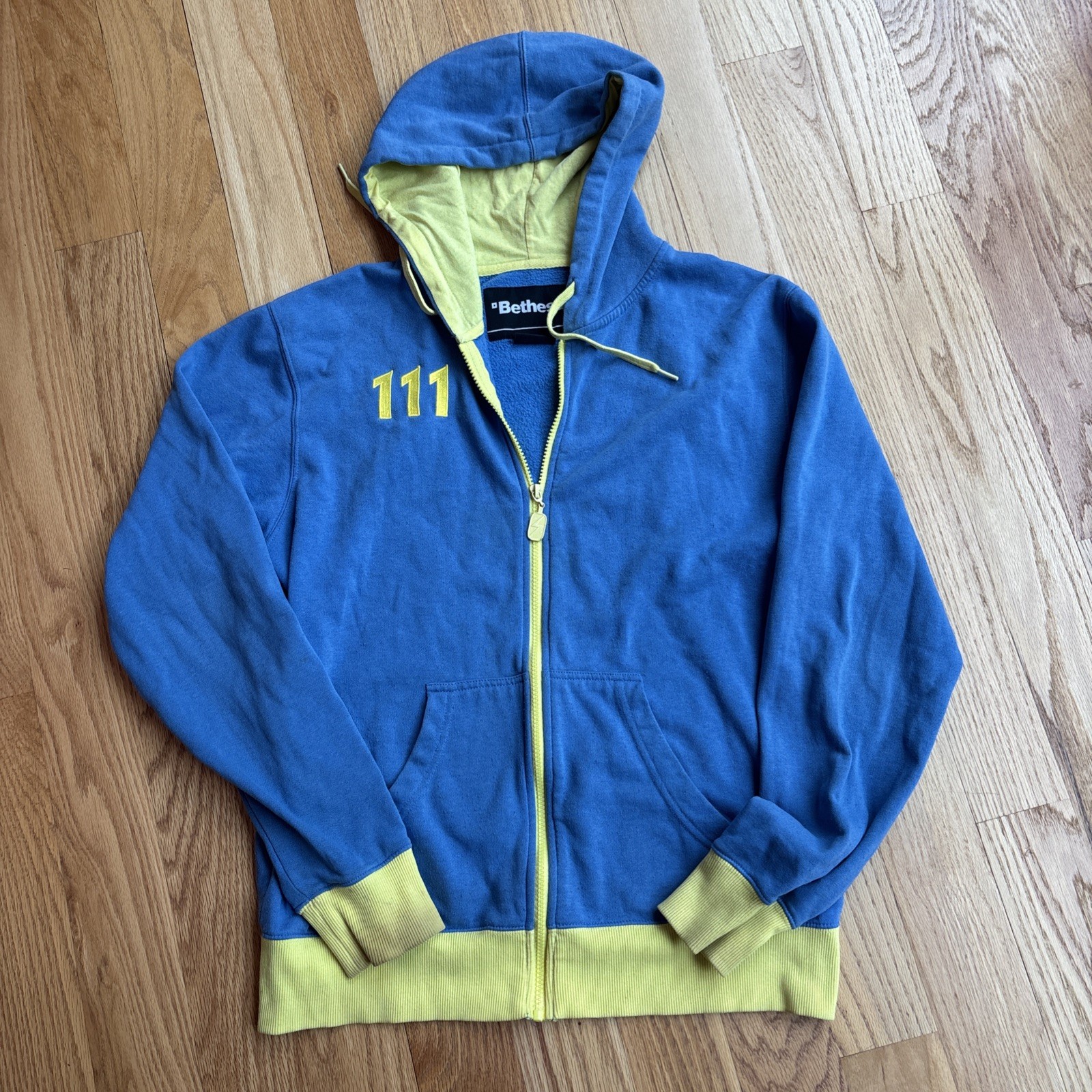 Fallout 4 Vault 111 Zip Hoodie M Blue Bethesda Official Video Game Jacket