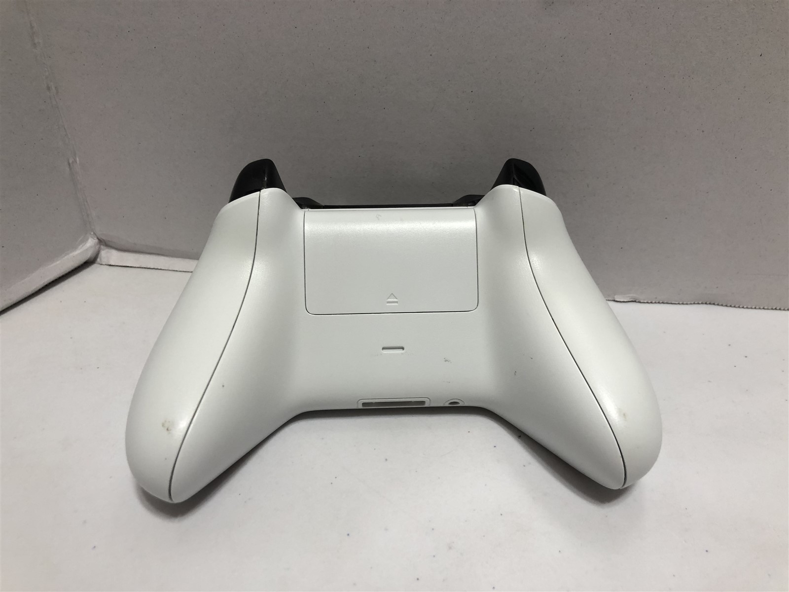 Genuine Microsoft Xbox ONE Wireless Controller White- with headphone jack Tested