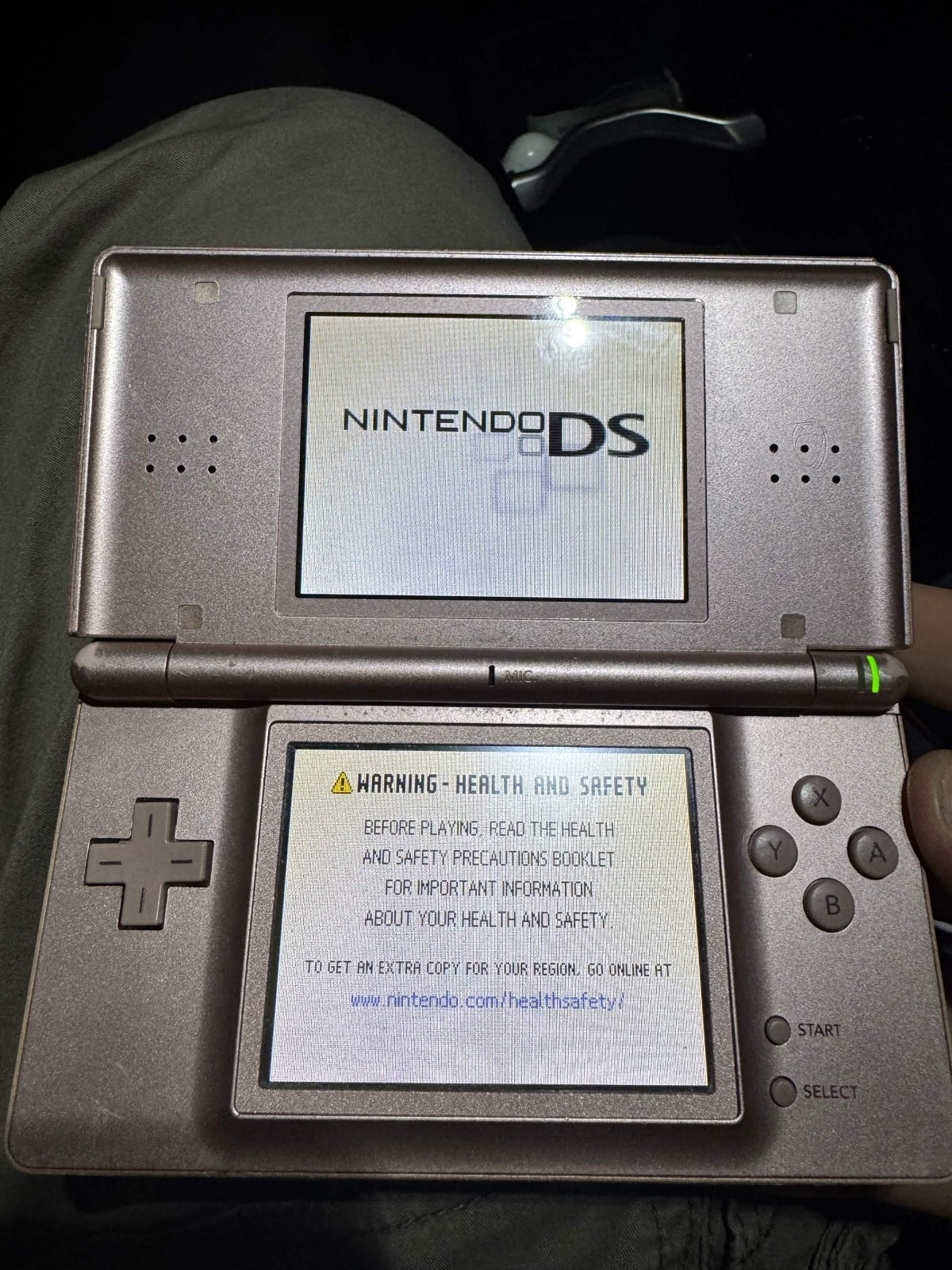 Nintendo DS Lite Video Game Console – Metallic Rose with flashcart