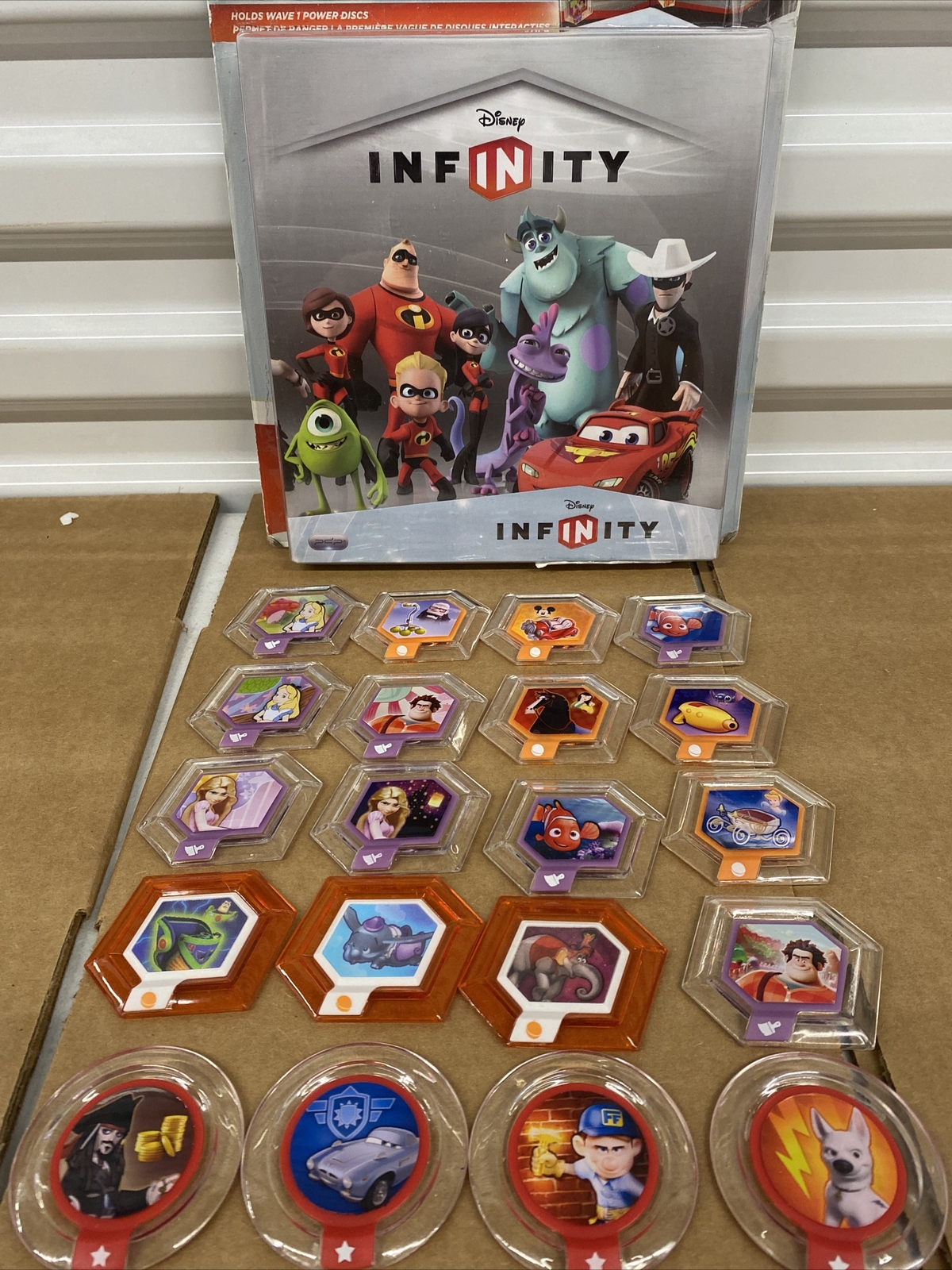 DISNEY INFINITY SERIES 1 POWER DISC SET WITH 20 DISCS AND ALBUM SHIPS IN A 📦 🔥