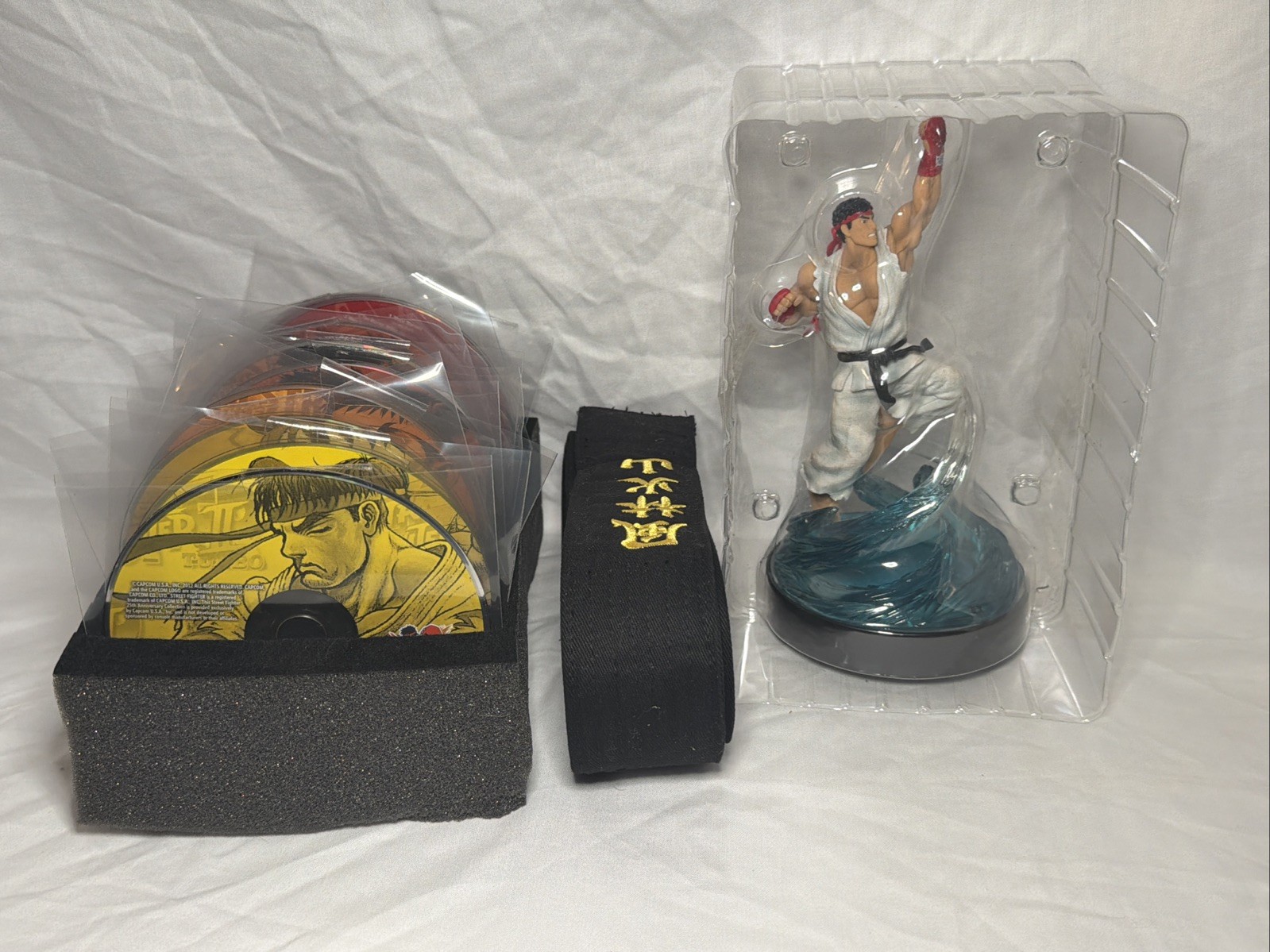 Street Fighter 25th Anniversary Collector’s Set – Statue Belt CDs – Incomplete