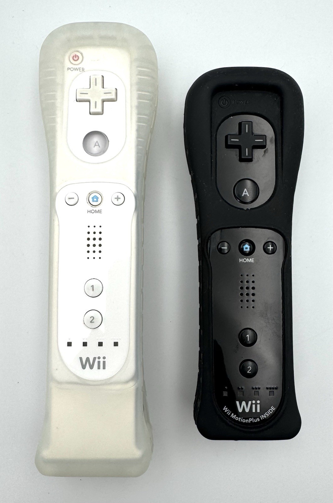 Nintendo Wii Remote Controller w/ Motion Plus – LOT OF 2 – Black & White TESTED