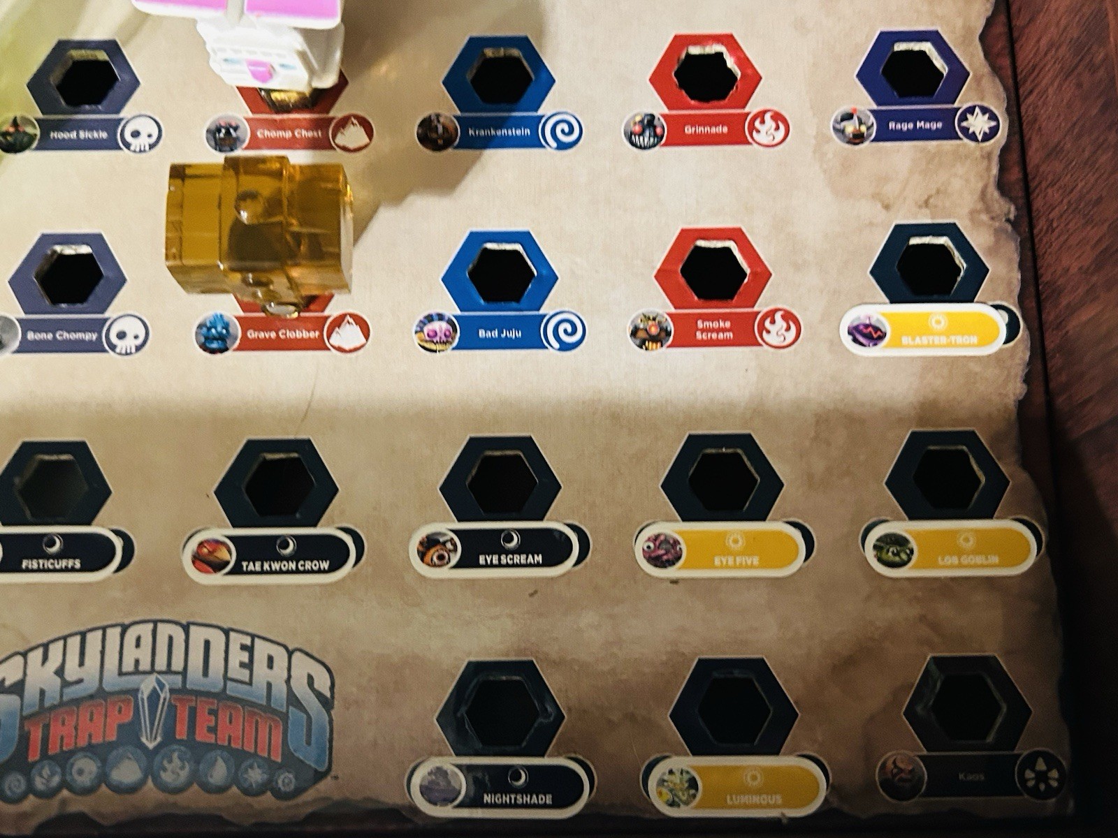Skylanders Trap Team Trap Holder Box. Traps Included!