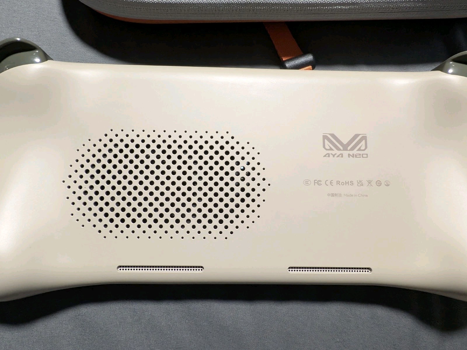 AYANEO 2 Retro Power Handheld PC 32 GB 2TB SSD AMD Ryzen 7 6800U