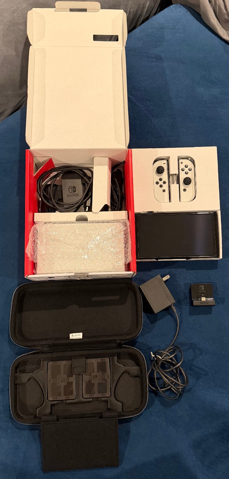 Nintendo Switch Oled Edition (Comes w/ charging stand, carrying case and Game)
