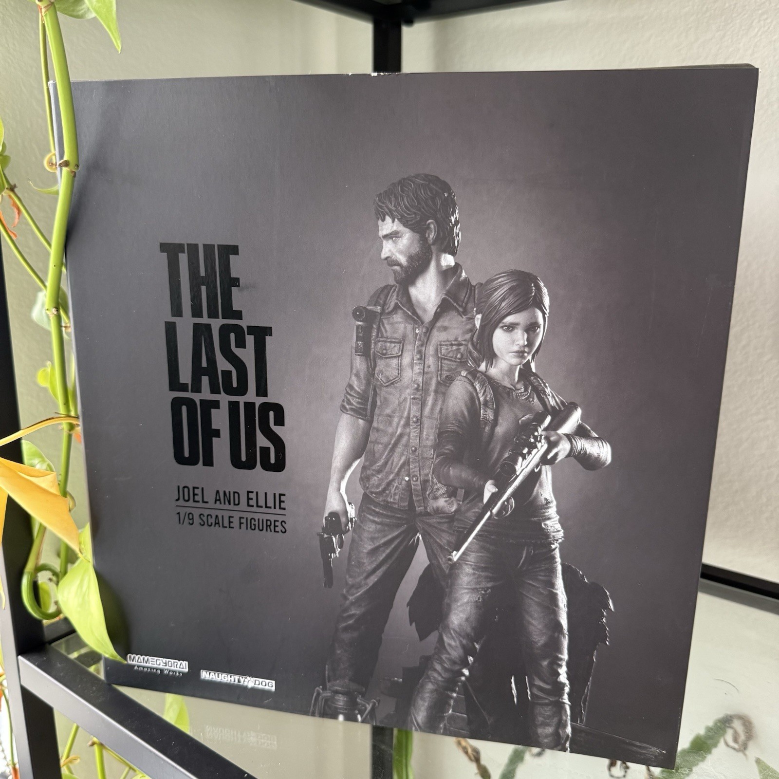 Mamegyorai The Last of Us Joel and Ellie 1:9 Statue Set – Sideshow Collectibles