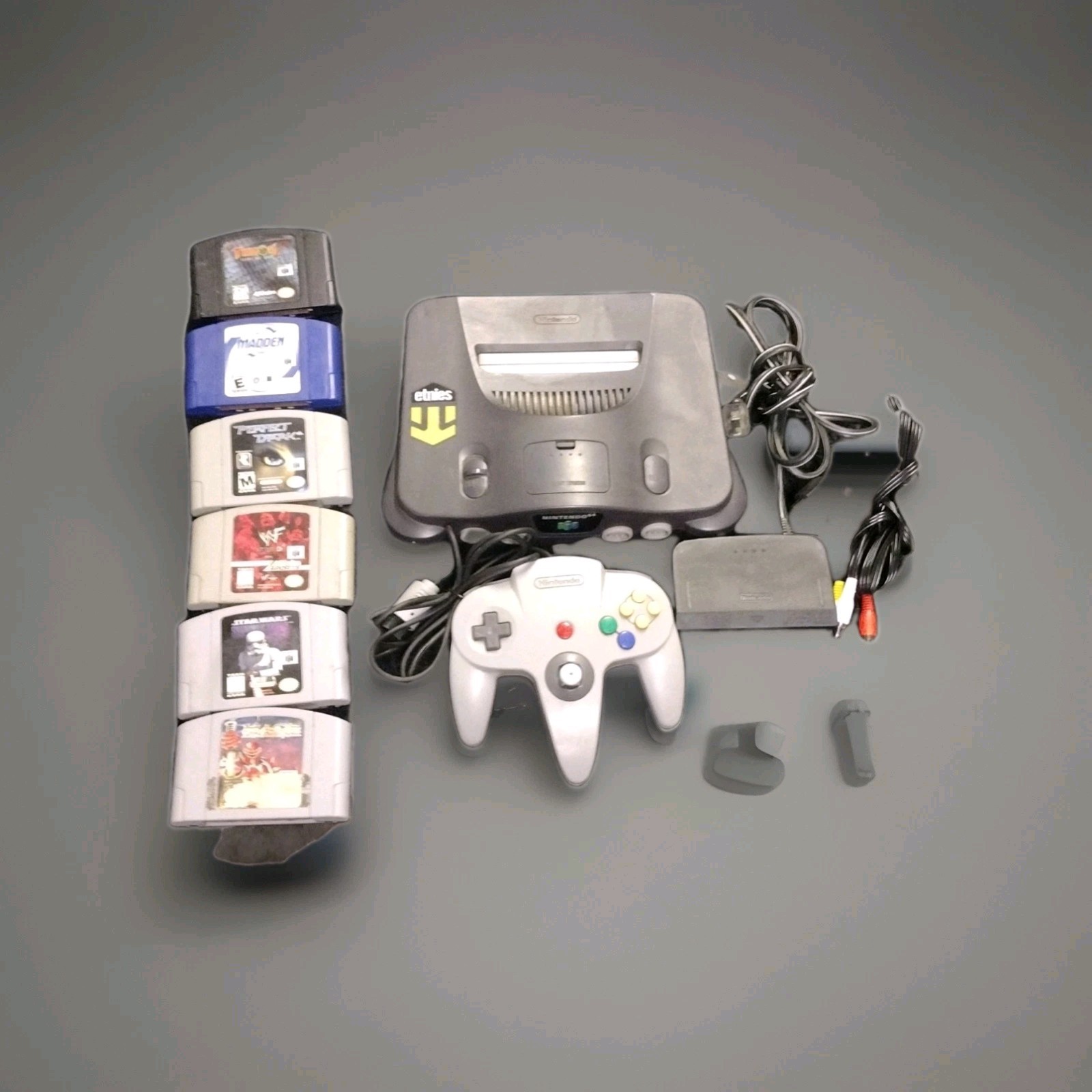 Nintendo 64 Console Bundle w/ Controller, AV/Power Cables, Games