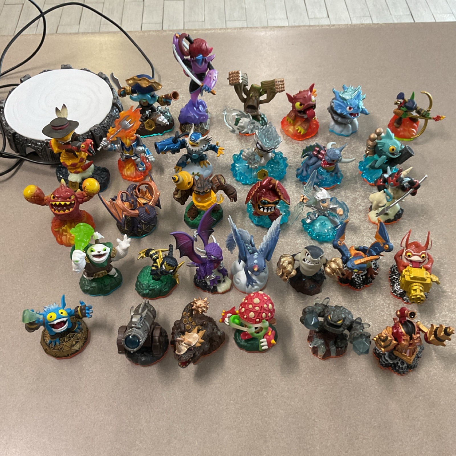 31x Skylanders Character Figure Pack Lot with Portal Accessory, Spyro.