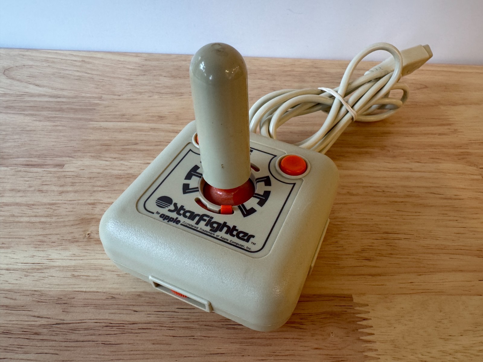 Vintage Suncom Starfighter Joystick For Apple Beige Orange Made in USA Untested