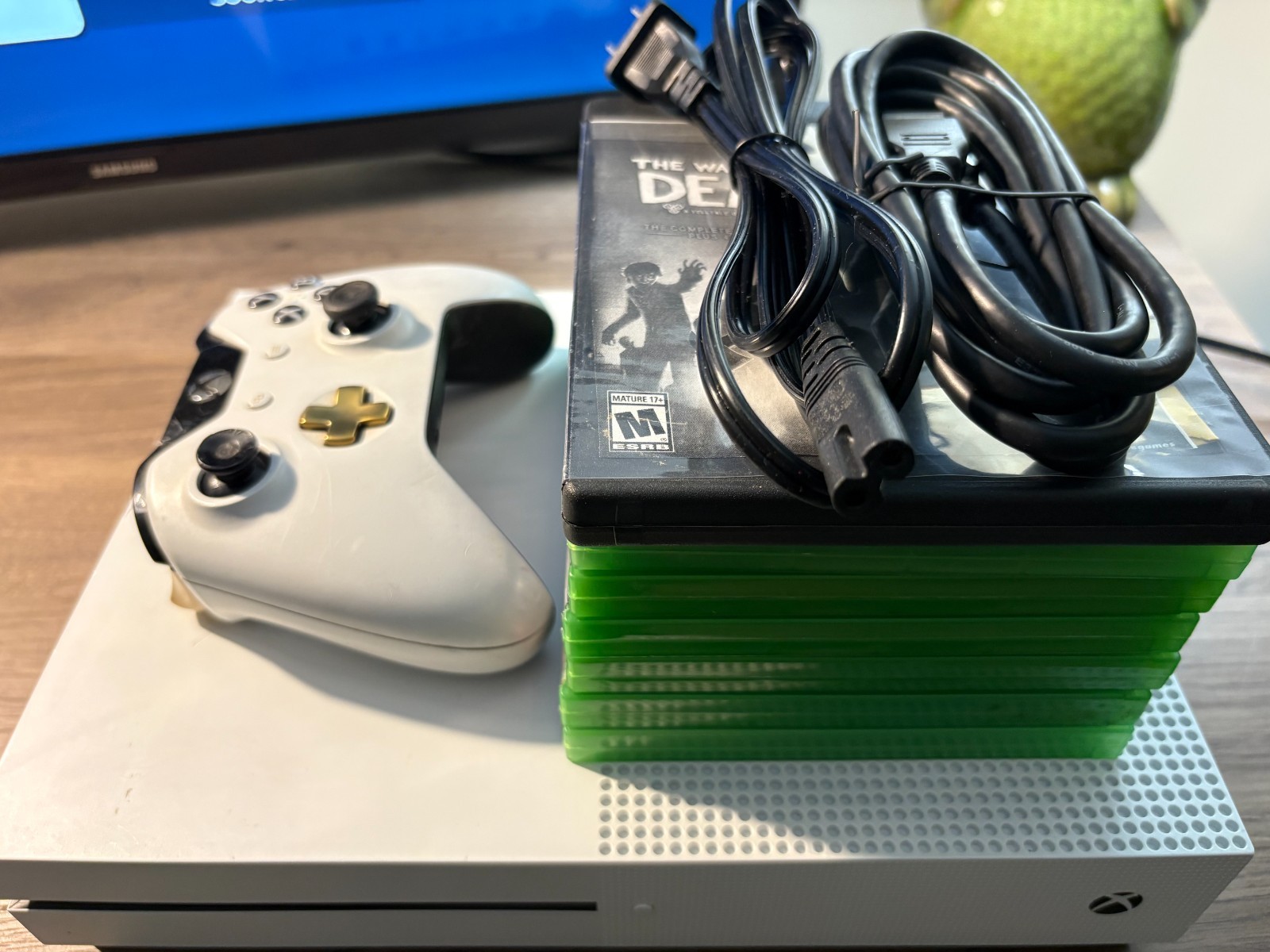 Xbox One S 1TB with Controller, HDMI, Power Cord, and 7 Xbox One Games-Working