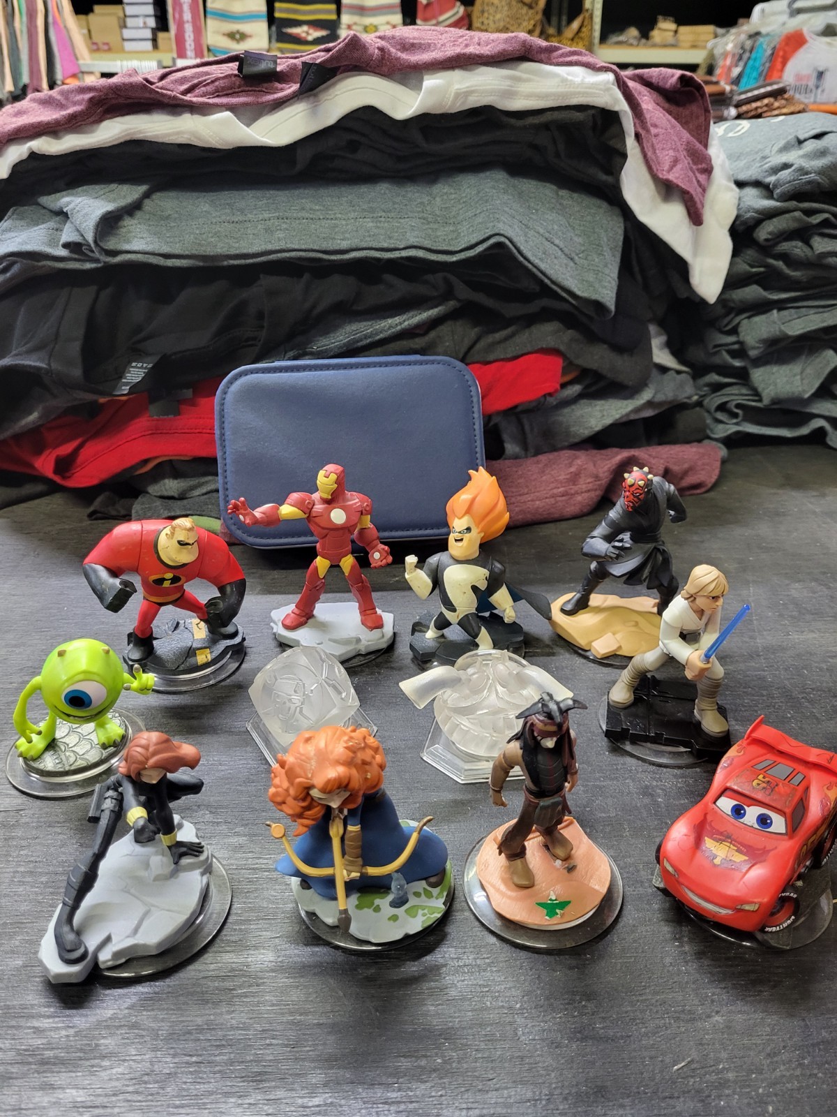 Disney Infinity Lot Of 12 Mixed Pieces – Star Wars – Marvel Ecc. – Cars Assorted